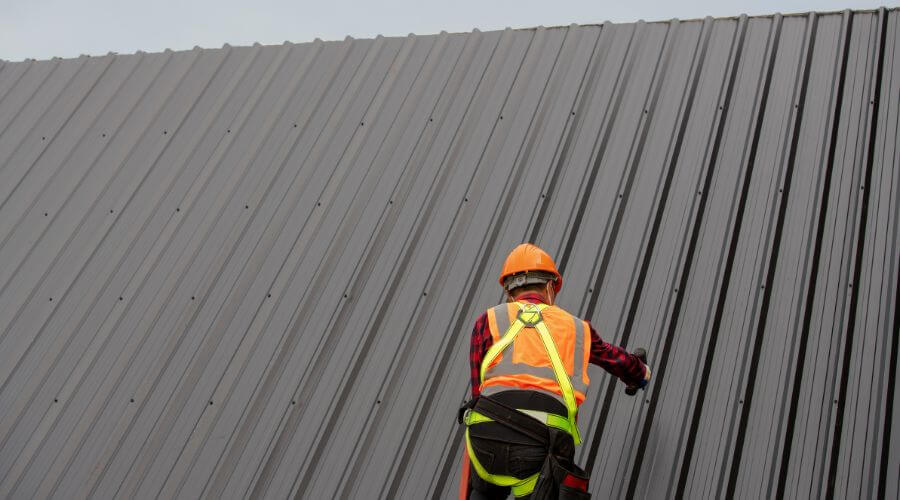 Professional gutter cleaning in Winchester, CA
